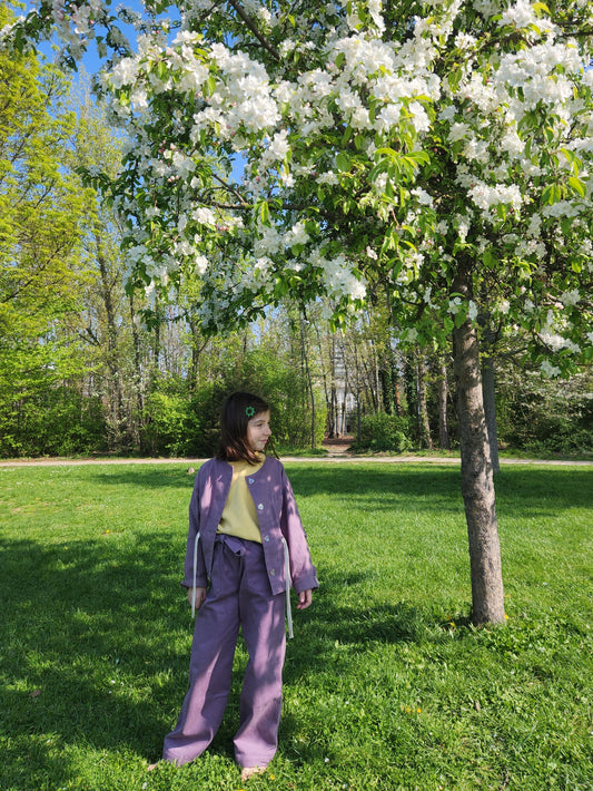 Patron_de_couture_Yuna_kids_et_Gabrielle_-_Pantalon_large_lastiqu_et_veste_poche_enfant_vue_de_face_2